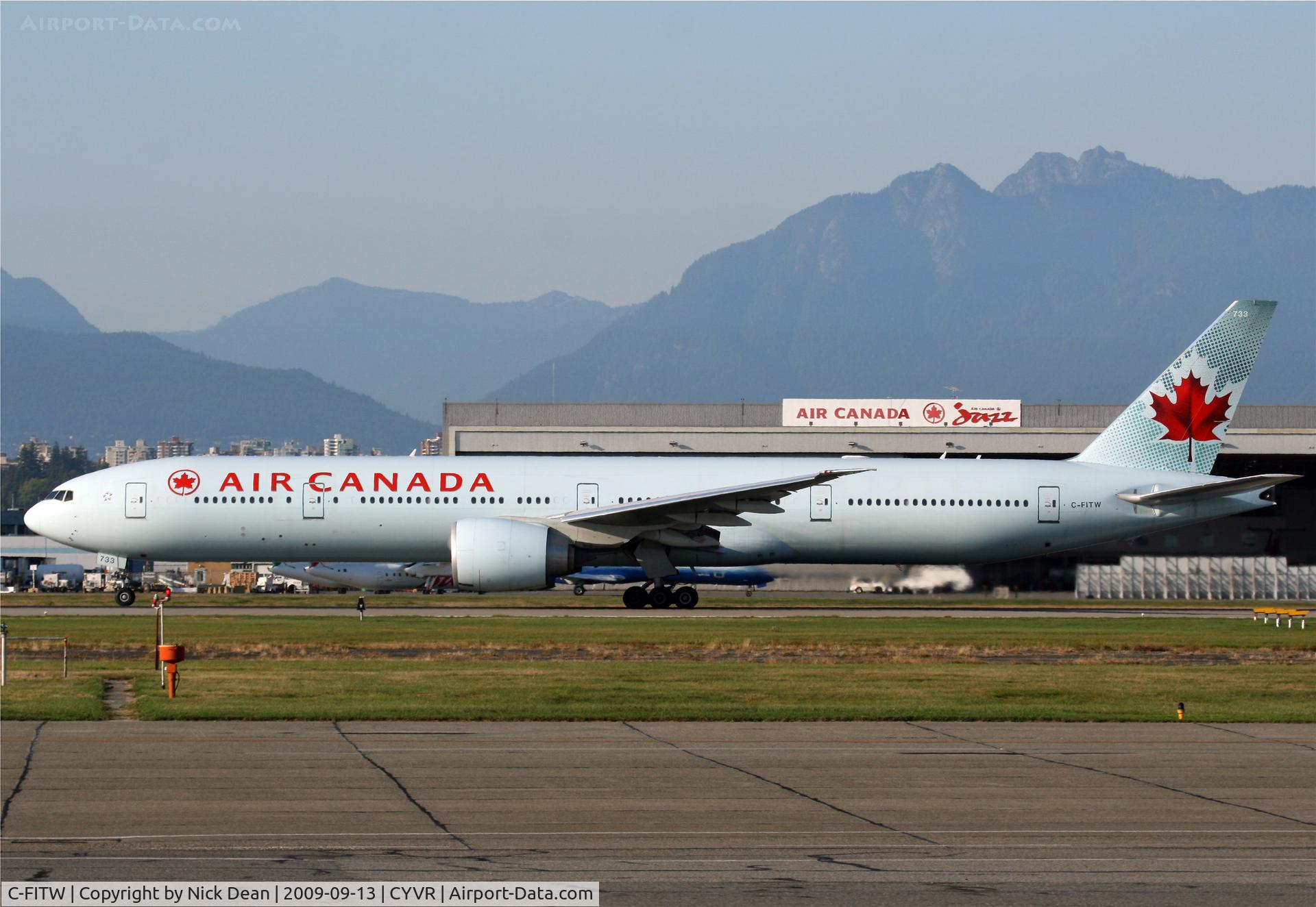 C-FITW, 2007 Boeing 777-333/ER C/N 35298, CYVR