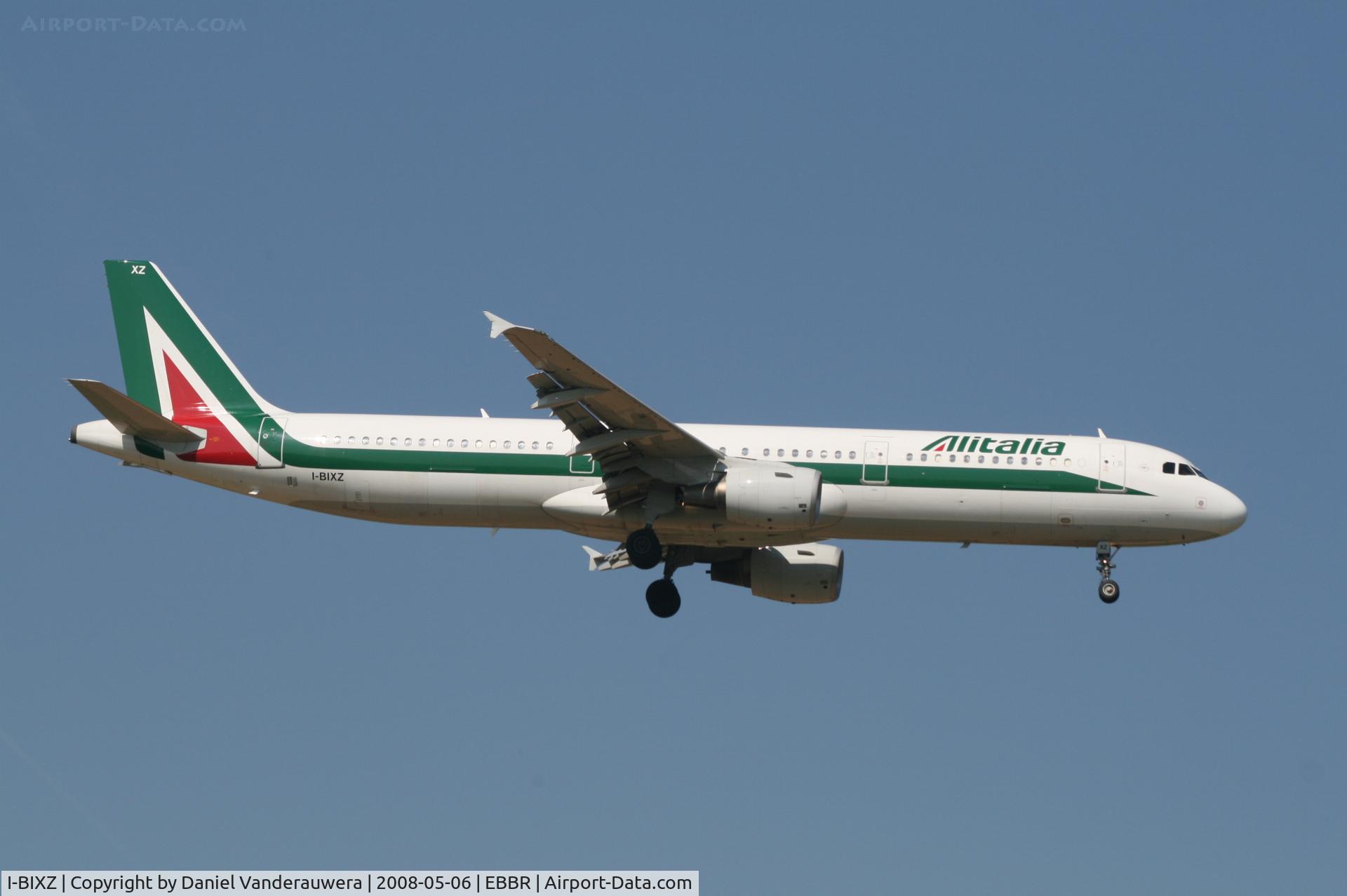 I-BIXZ, 1998 Airbus A321-112 C/N 848, flight AZ156 is descending to rwy 02