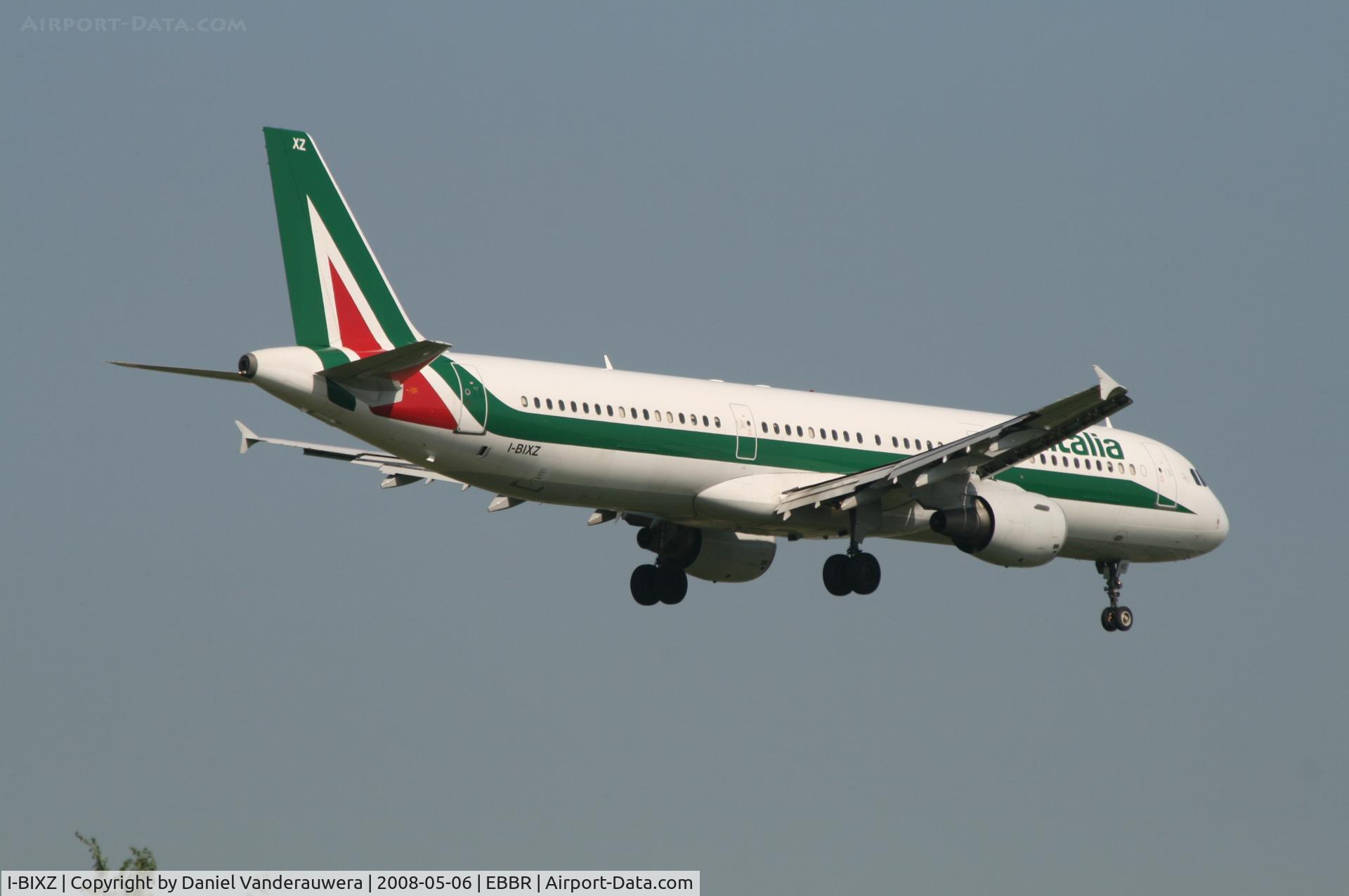 I-BIXZ, 1998 Airbus A321-112 C/N 848, flight AZ156 is descending to rwy 02