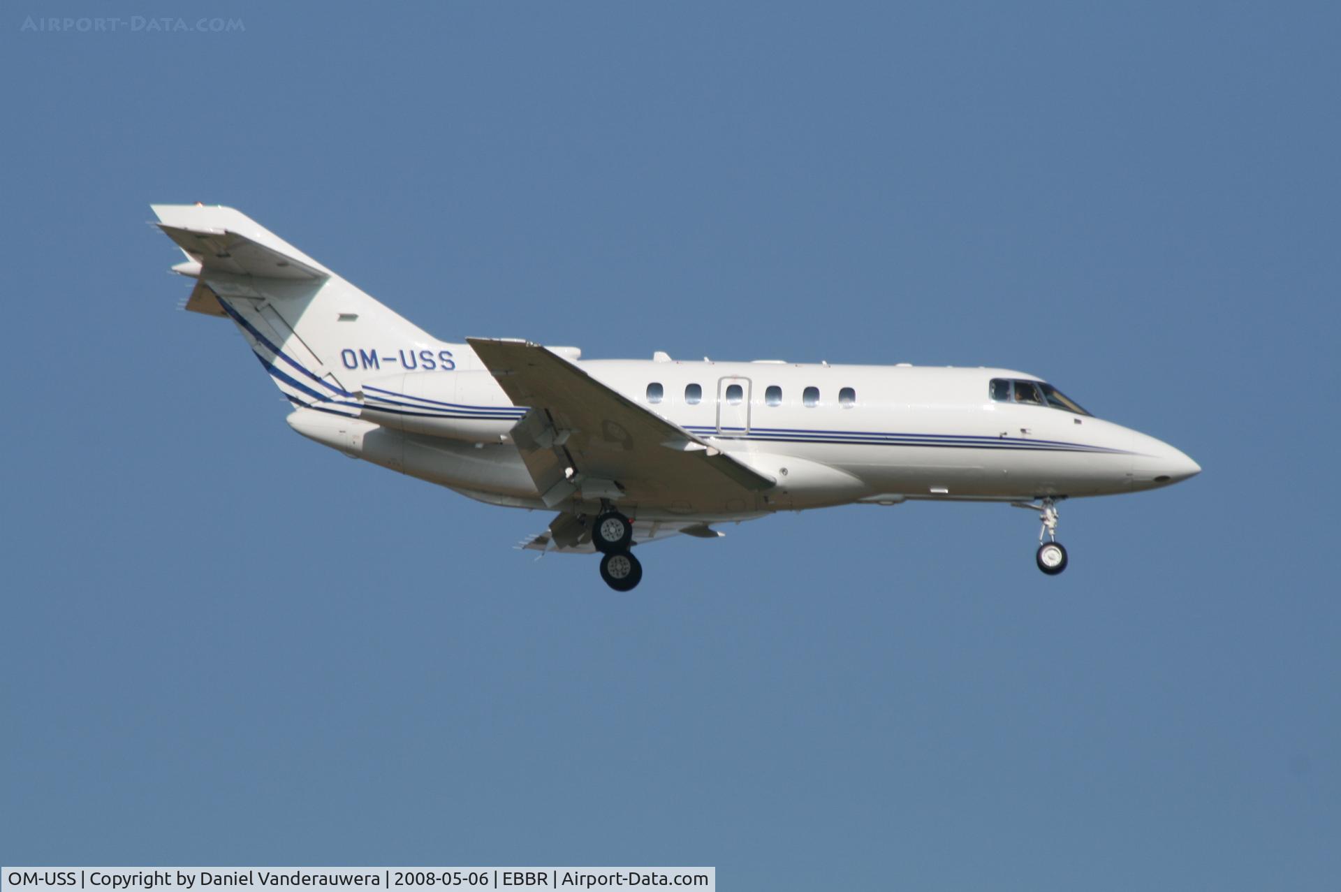 OM-USS, 2005 Raytheon Hawker 800XP C/N 258720, descending to rwy 02