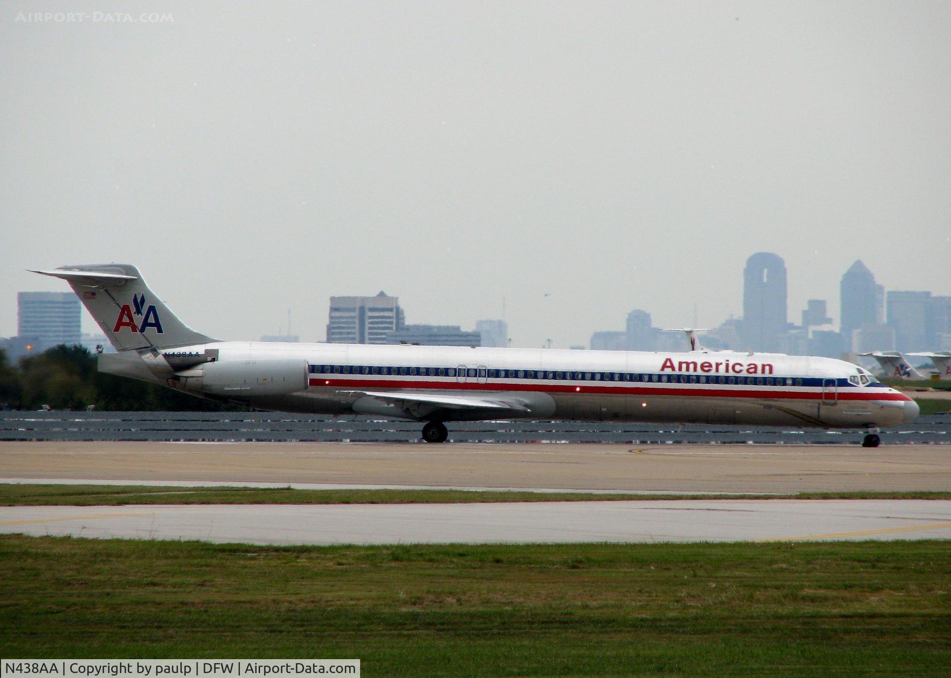 N438AA, 1987 McDonnell Douglas MD-83 (DC-9-83) C/N 49456, Starting to roll for take off on 18L at DFW.