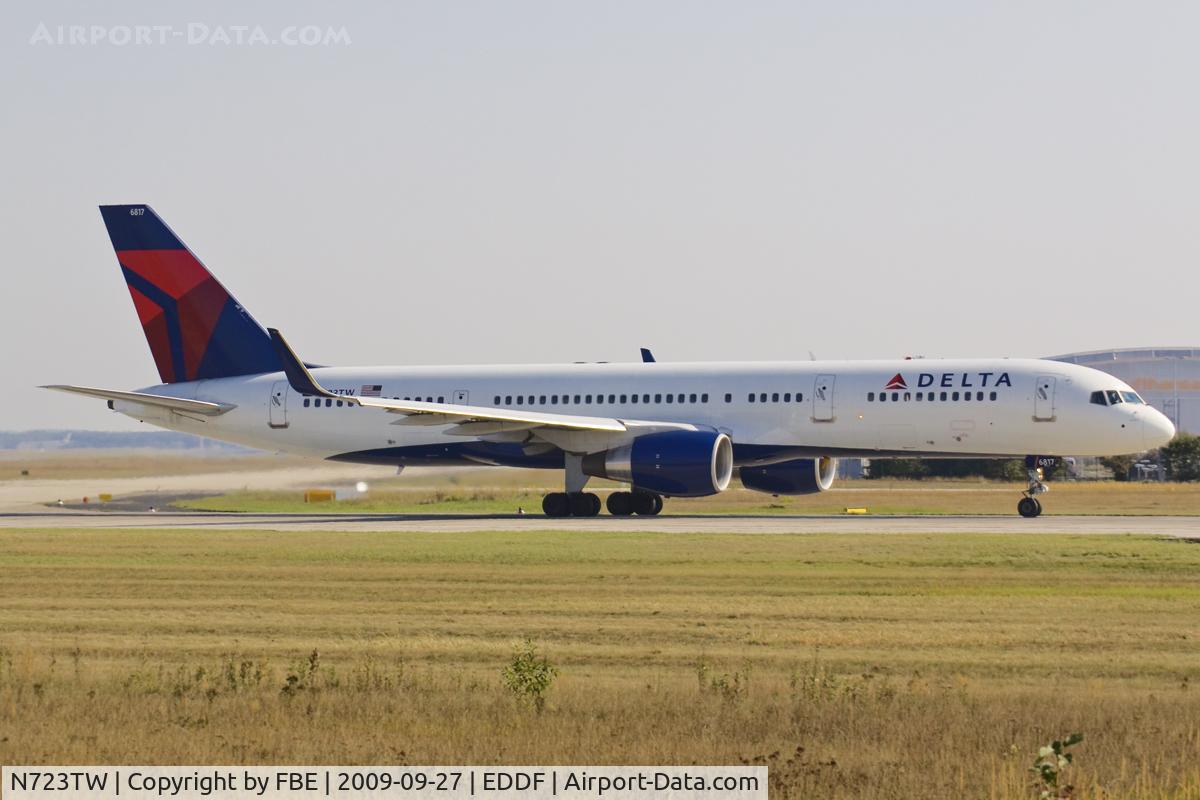 N723TW, 2000 Boeing 757-231 C/N 29378, take off run RW18W