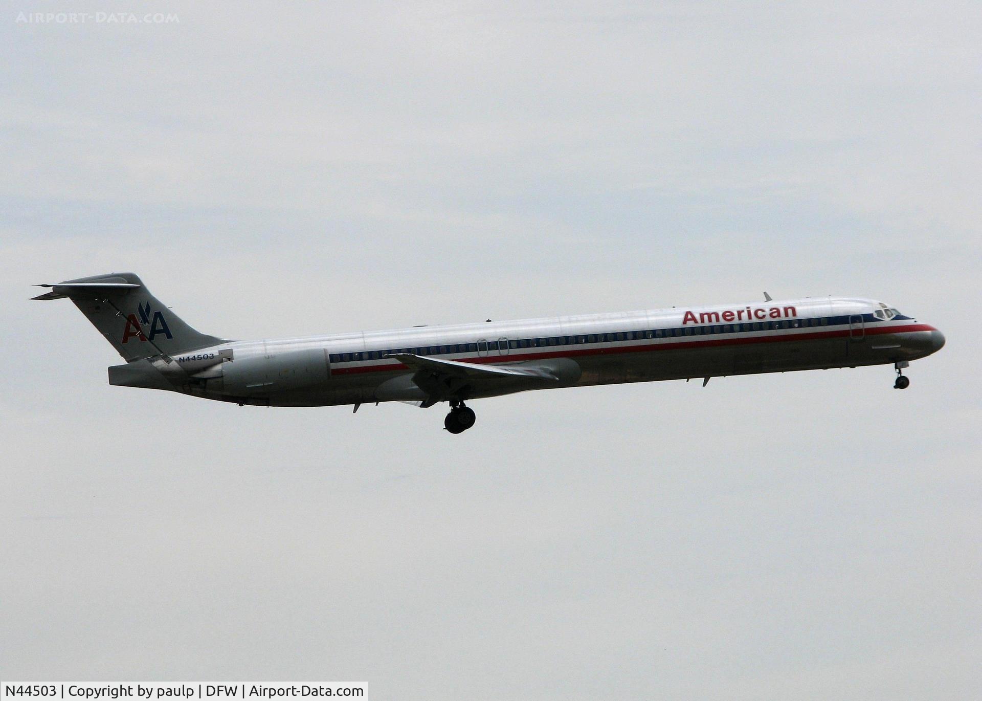 N44503, 1989 McDonnell Douglas MD-82 (DC-9-82) C/N 49797, Landing on 18R at DFW. Rainy day today!