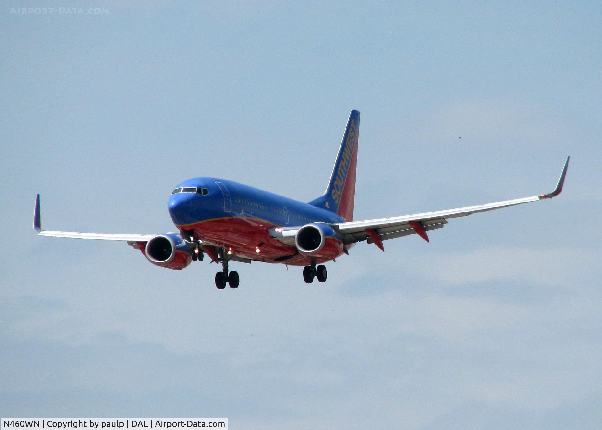 N460WN, 2004 Boeing 737-7H4 C/N 32464, On final for 13R at Love Field.