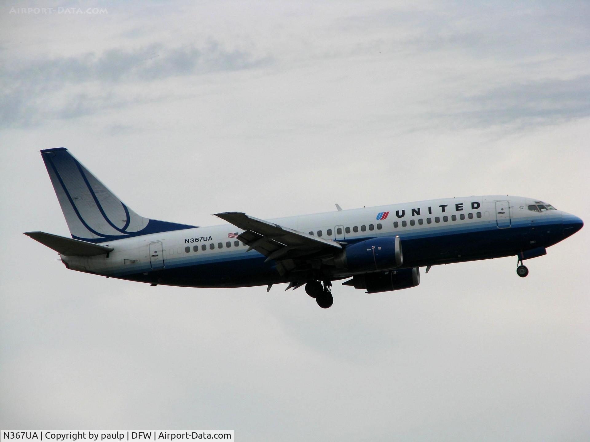 N367UA, 1989 Boeing 737-322 C/N 24536, Landing on 18R at DFW.