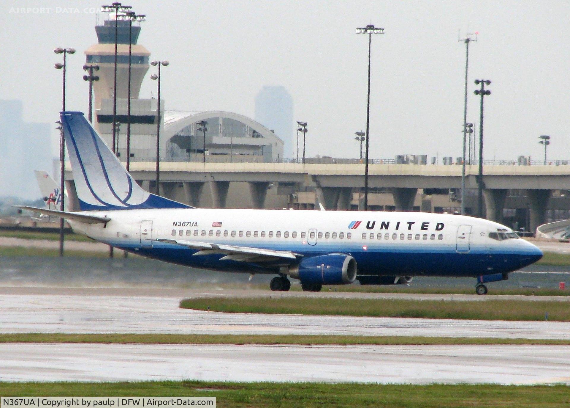 N367UA, 1989 Boeing 737-322 C/N 24536, Turning onto 18L for take off.