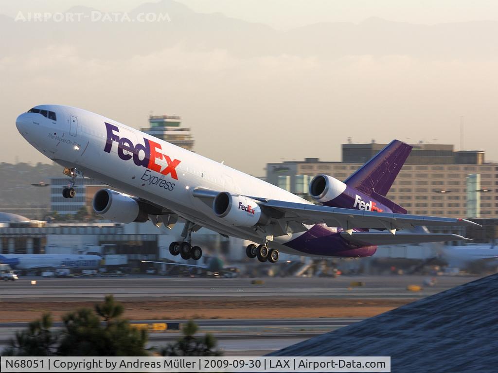 N68051, 1974 McDonnell Douglas MD-10-10F C/N 47805, Takeoff
