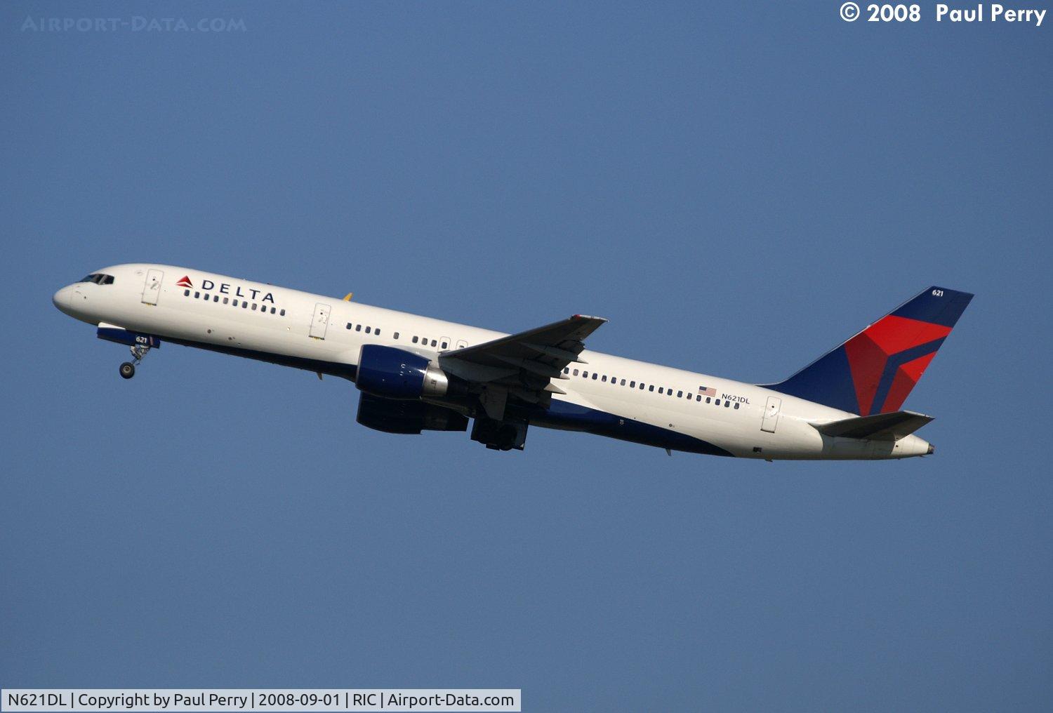 N621DL, 1986 Boeing 757-232 C/N 22911, Climbing out from Richmond