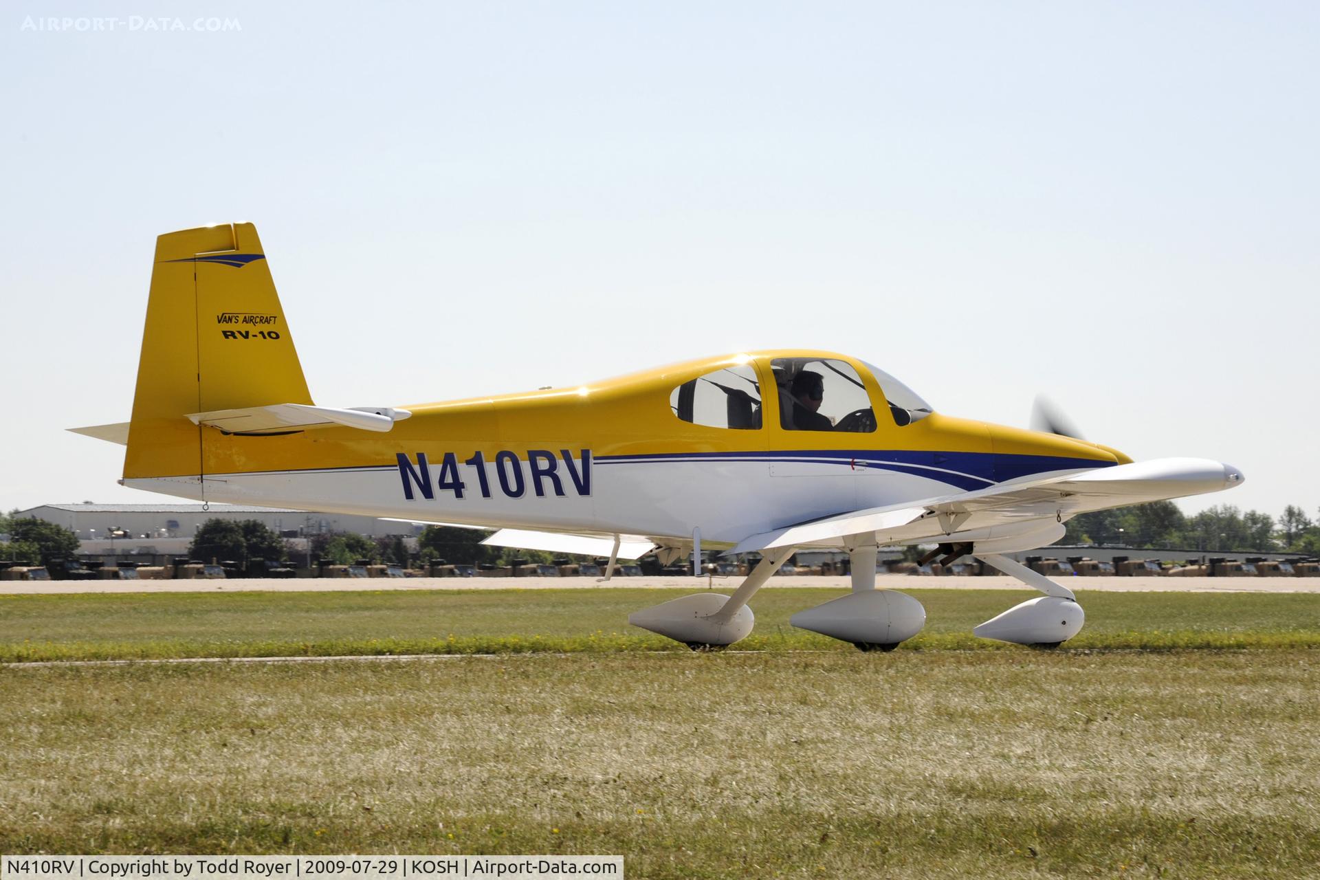 N410RV, 2003 Vans RV-10 C/N 1 (N410RV), Taxi for departure