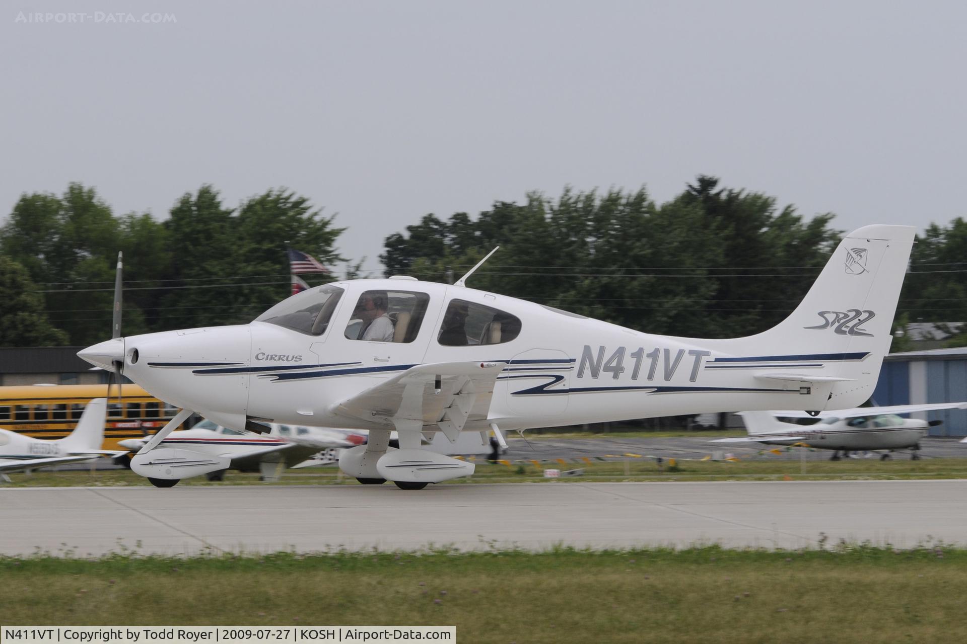 N411VT, 2002 Cirrus SR22 C/N 0393, Departing OSH on 27
