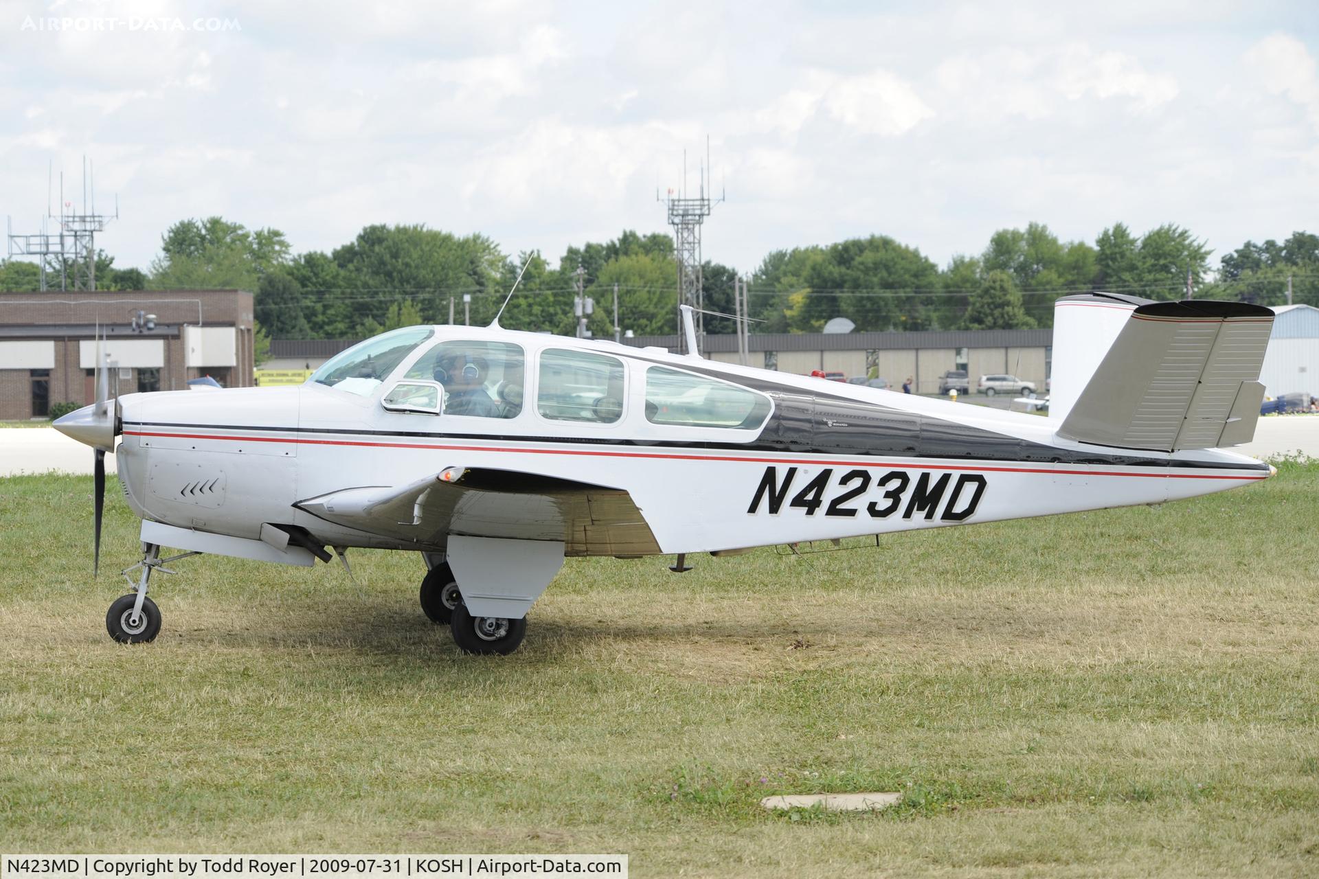 N423MD, 1964 Beech S35 Bonanza C/N D-7454, Taxi to parking