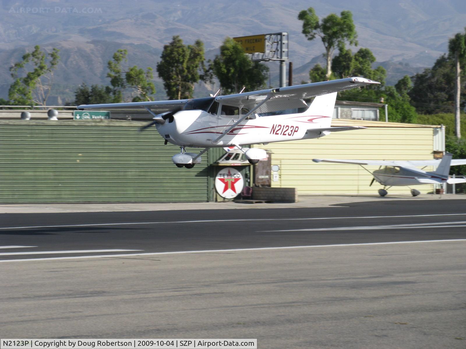 N2123P, 2005 Cessna 172S C/N 172S10000, 2005 Cessna 172S SKYHAWK SP II, Lycoming IO-360-L2A 180 Hp, on final Rwy 22