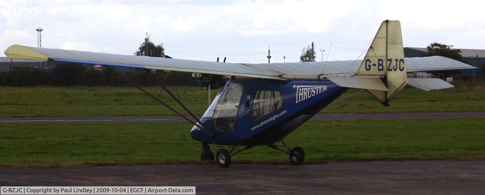 G-BZJC, 2001 Thruster T600N C/N 0070-T600N-044, At rest