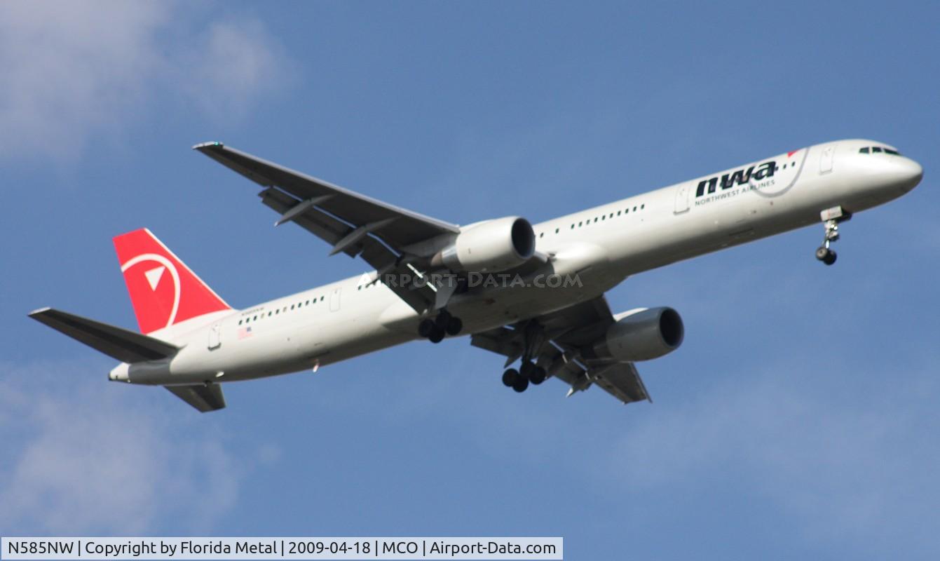 N585NW, 2002 Boeing 757-351 C/N 32985, Northwest 757-300