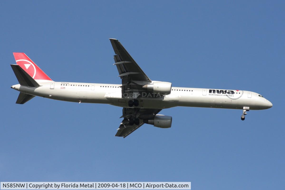 N585NW, 2002 Boeing 757-351 C/N 32985, Northwest 757-300