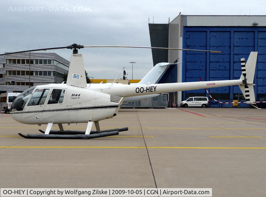 OO-HEY, 2003 Robinson R44 Clipper II C/N 10164, visitor