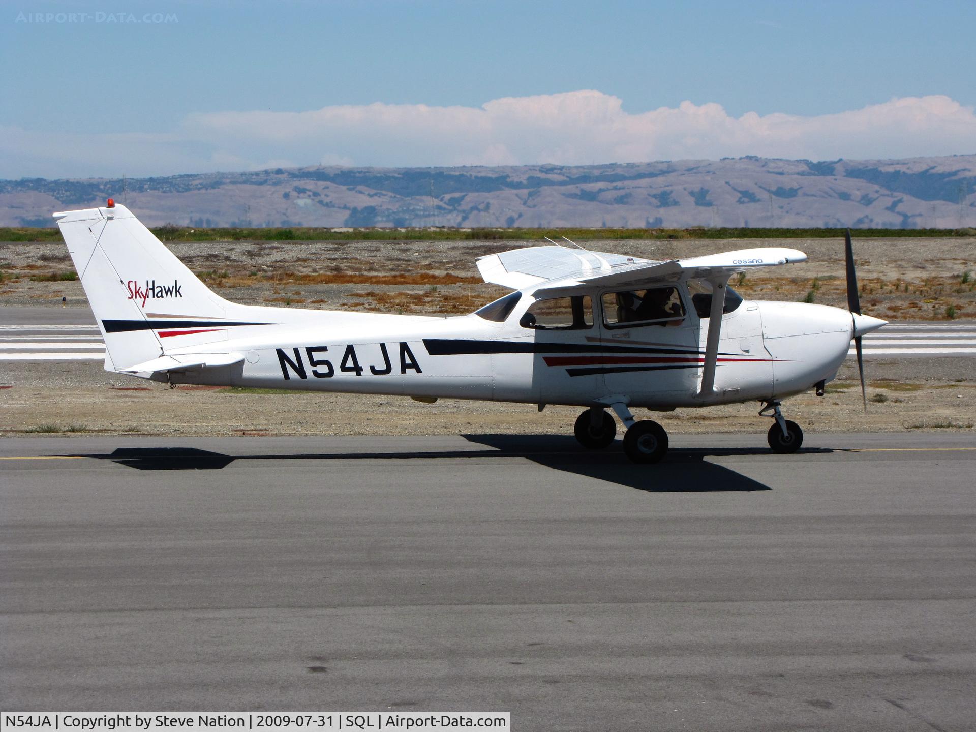 N54JA, 1998 Cessna 172R C/N 17280607, 1998 Cessna 172R taxiing for take-off