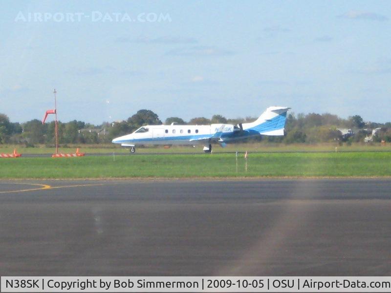 N38SK, 1992 Learjet 31A C/N 050, Landing on 27L at Columbus, Ohio