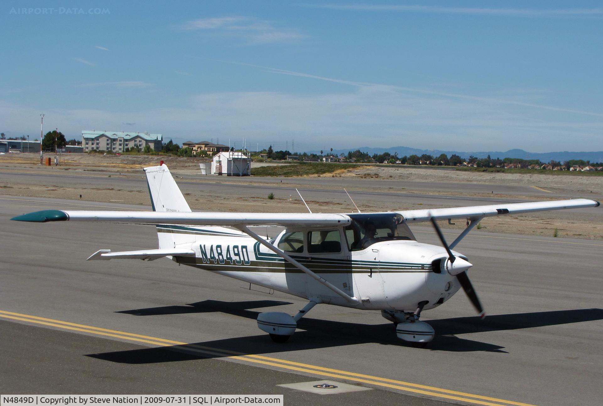 N4849D, 1979 Cessna 172N C/N 17272372, 1979 Cessna 172N taxiing