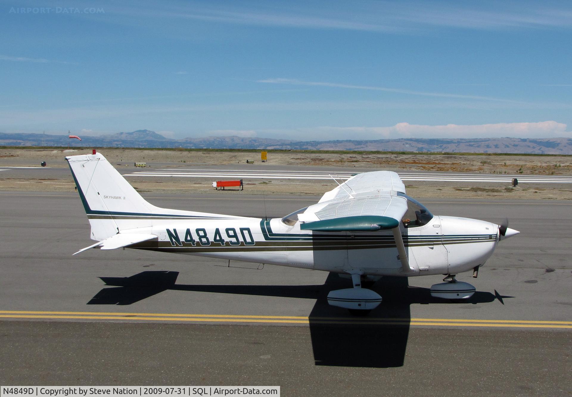 N4849D, 1979 Cessna 172N C/N 17272372, 1979 Cessna 172N taxiing