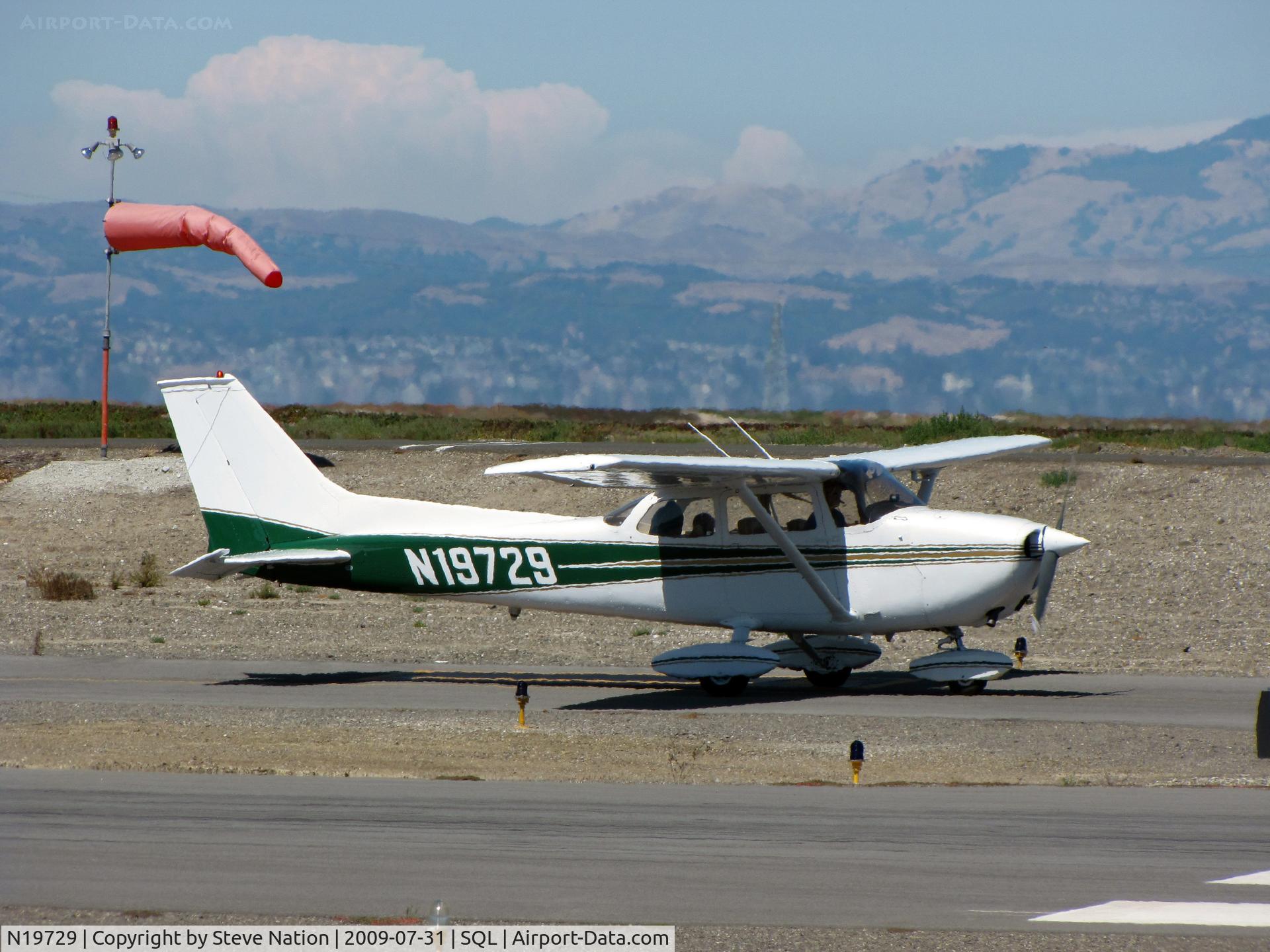 N19729, 1972 Cessna 172L C/N 17260704, 1972 Cessna 172L taxiing for take-off