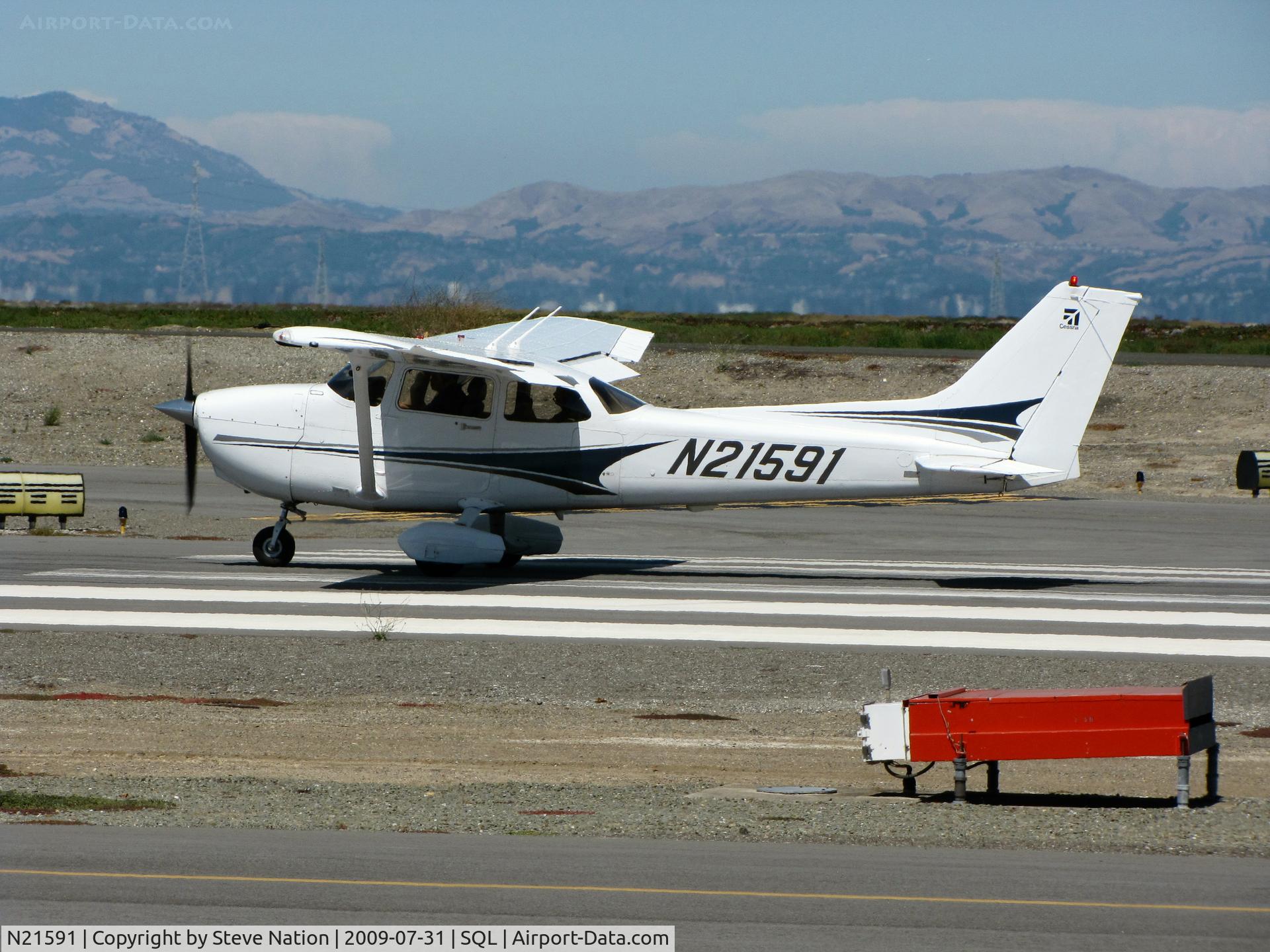 N21591, 2004 Cessna 172S C/N 172S9658, 2004 Cessna 172S taking-off