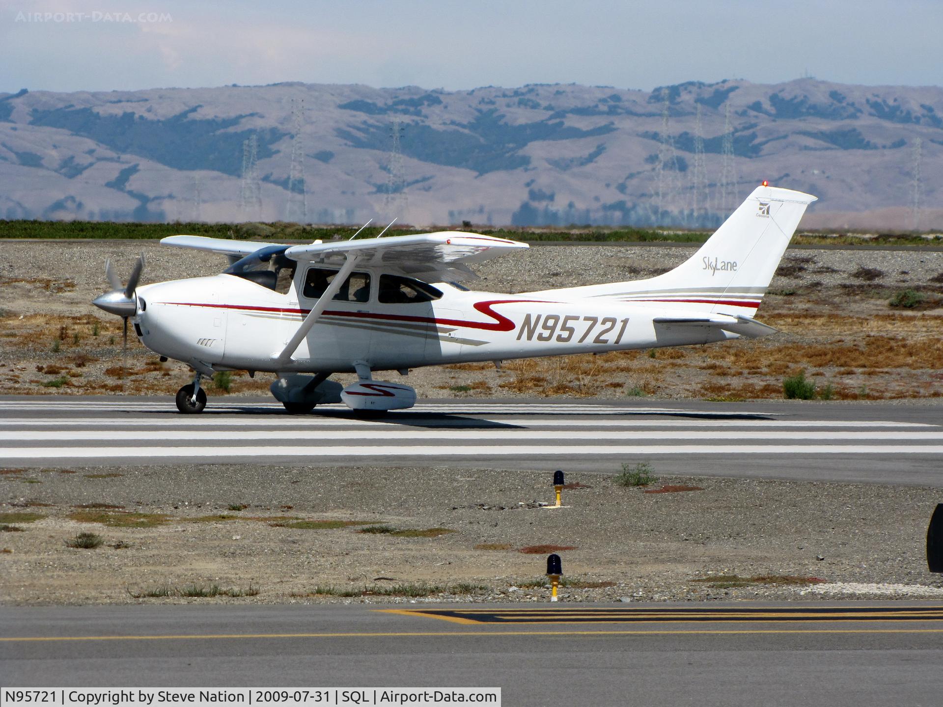 N95721, 1978 Cessna 182Q Skylane C/N 18266609, 1978 Cessna 182Q beginning take-off roll