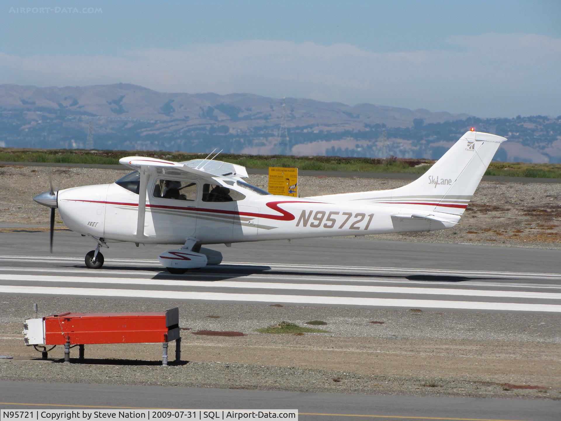 N95721, 1978 Cessna 182Q Skylane C/N 18266609, 1978 Cessna 182Q rolling