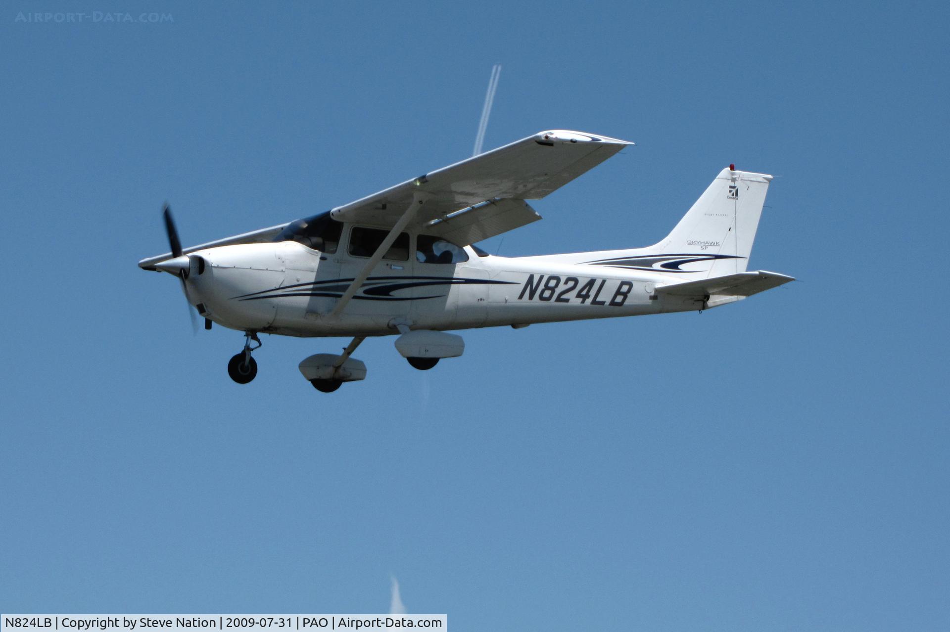 N739TW, 2002 Cessna 172S C/N 172S9073, 2005 Cessna 172S landing (contrails looking like 