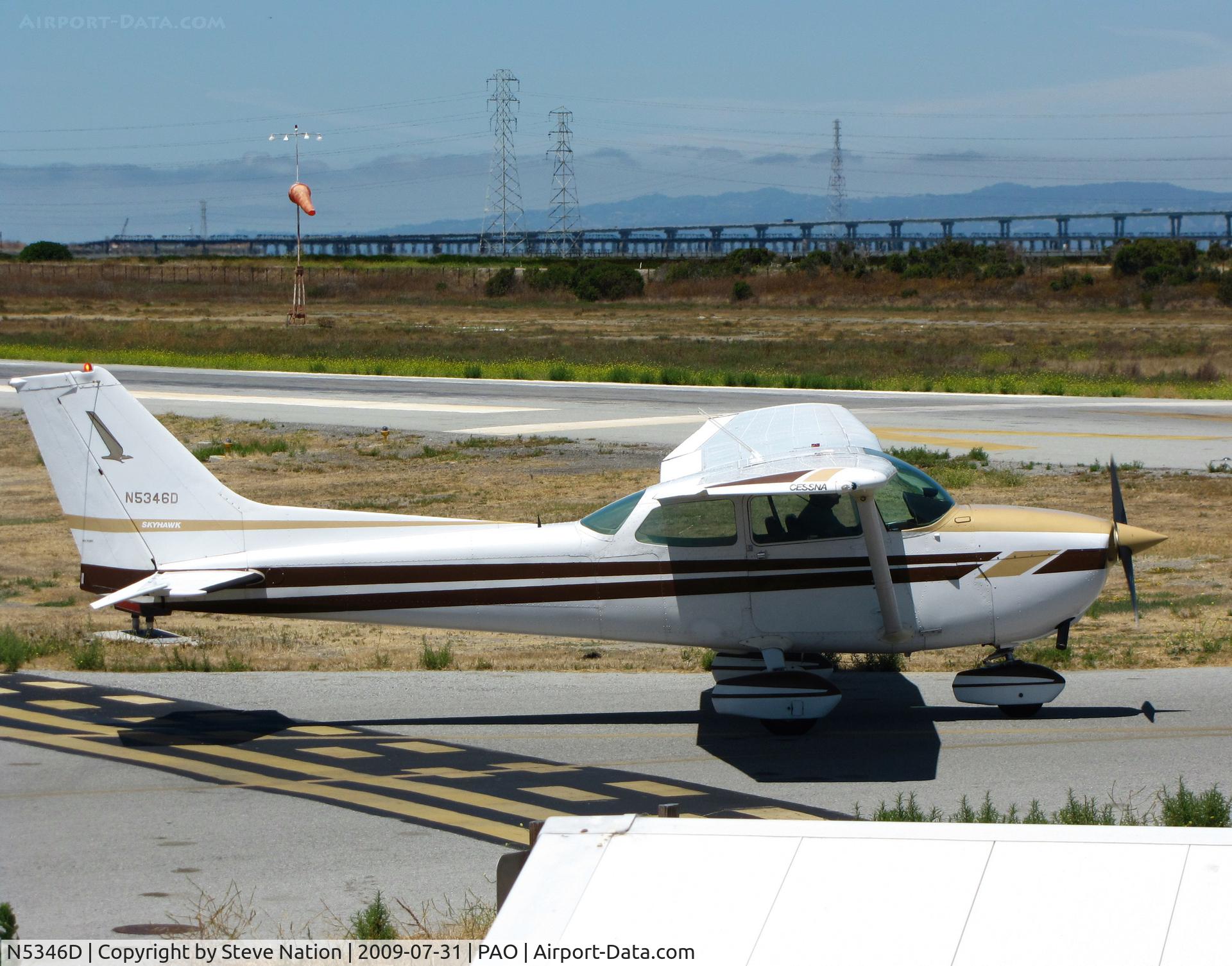 N5346D, 1979 Cessna 172N C/N 17272534, 1979 Cessna 172N taxiing