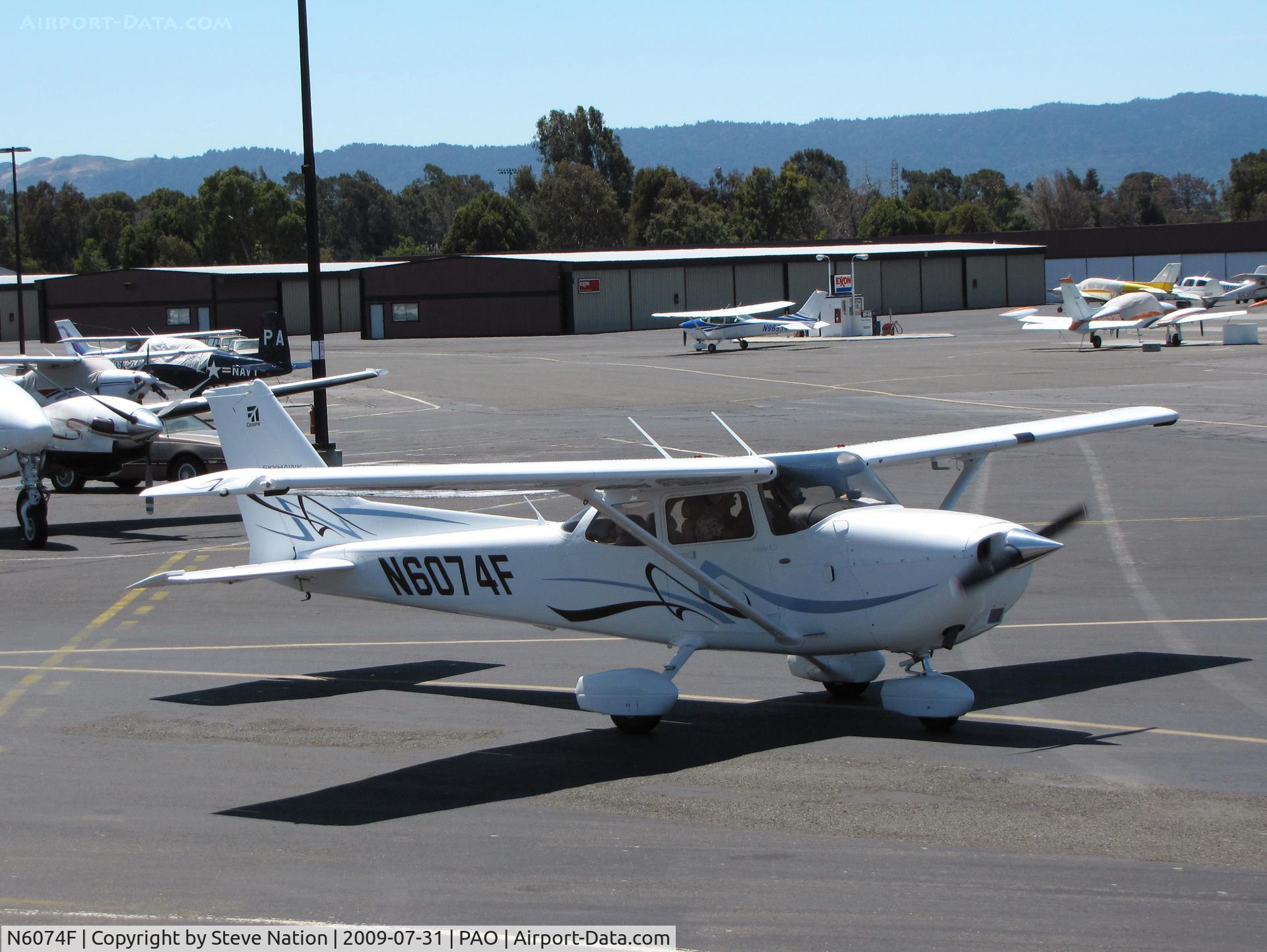 N6074F, 2008 Cessna 172S C/N 172S10680, 2008 Cessna 172S taxiing