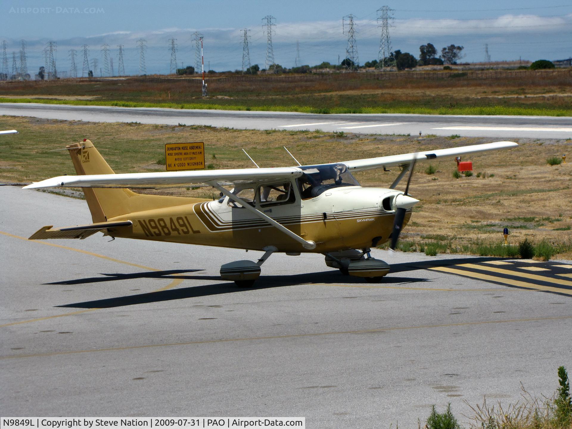 N9849L, 1986 Cessna 172P C/N 17276637, 1986 Cessna 172P taxiing tail down