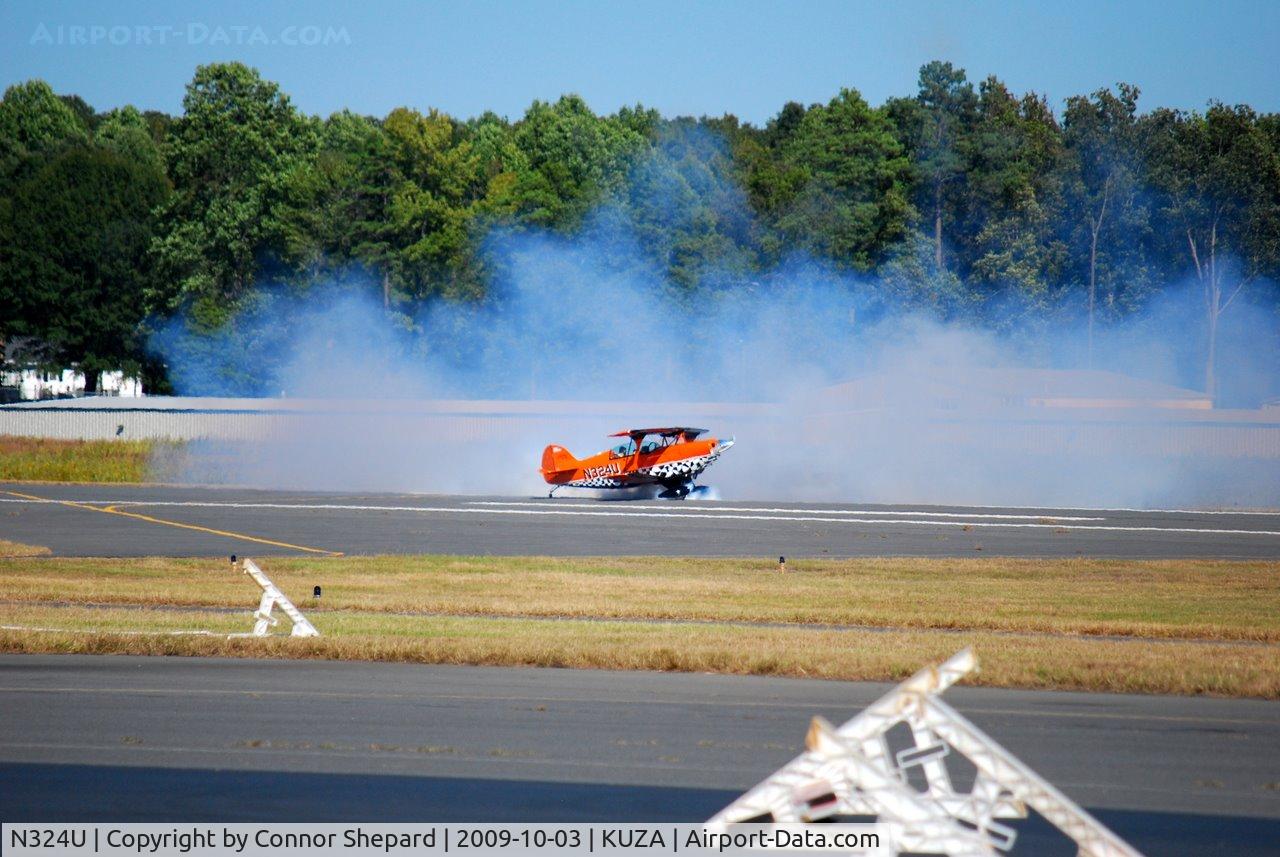 N324U, 1984 Pitts S-2B Special C/N 5046, Doing doughnuts in the runway