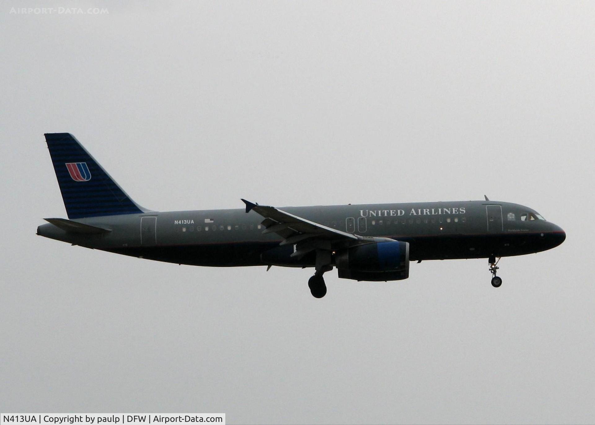 N413UA, 1994 Airbus A320-232 C/N 470, Landing on 18R at DFW. Rainy day!