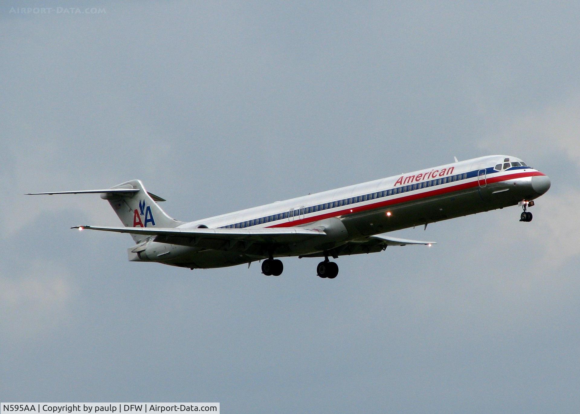 N595AA, 1992 McDonnell Douglas MD-83 (DC-9-83) C/N 53285, Landing on 18R at DFW. A rainy day in Dallas on this day!