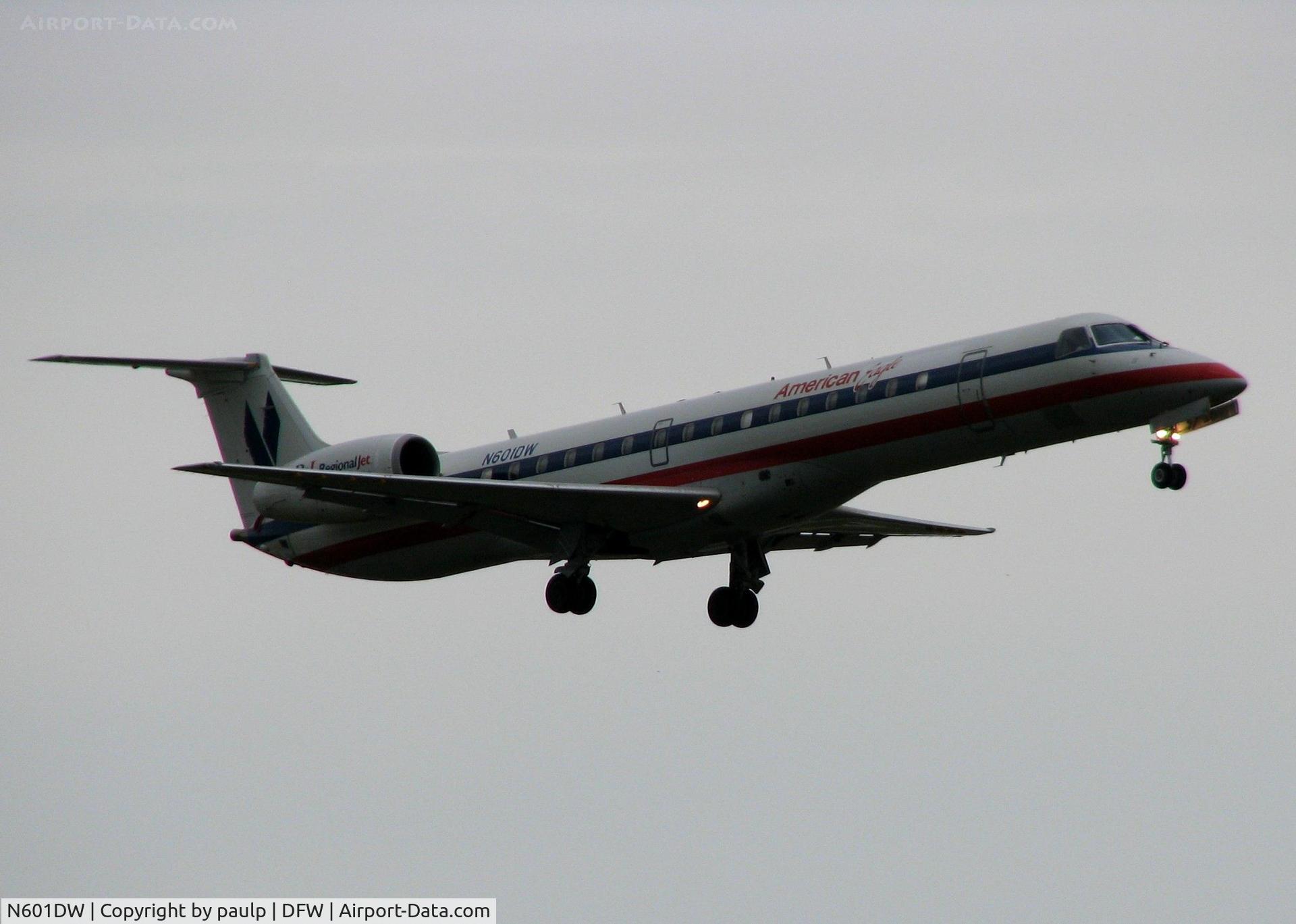 N601DW, 1998 Embraer ERJ-145LR (EMB-145LR) C/N 145046, Landing on 18R at DFW. Rainy day!