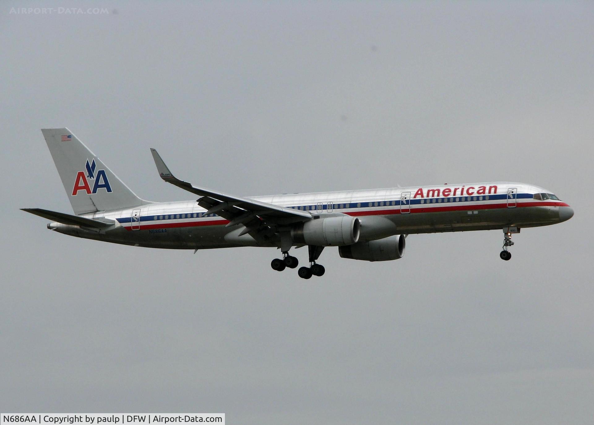 N686AA, 1992 Boeing 757-223 C/N 25343, American 757 landing on 18R at DFW. A rainy day in Dallas!
