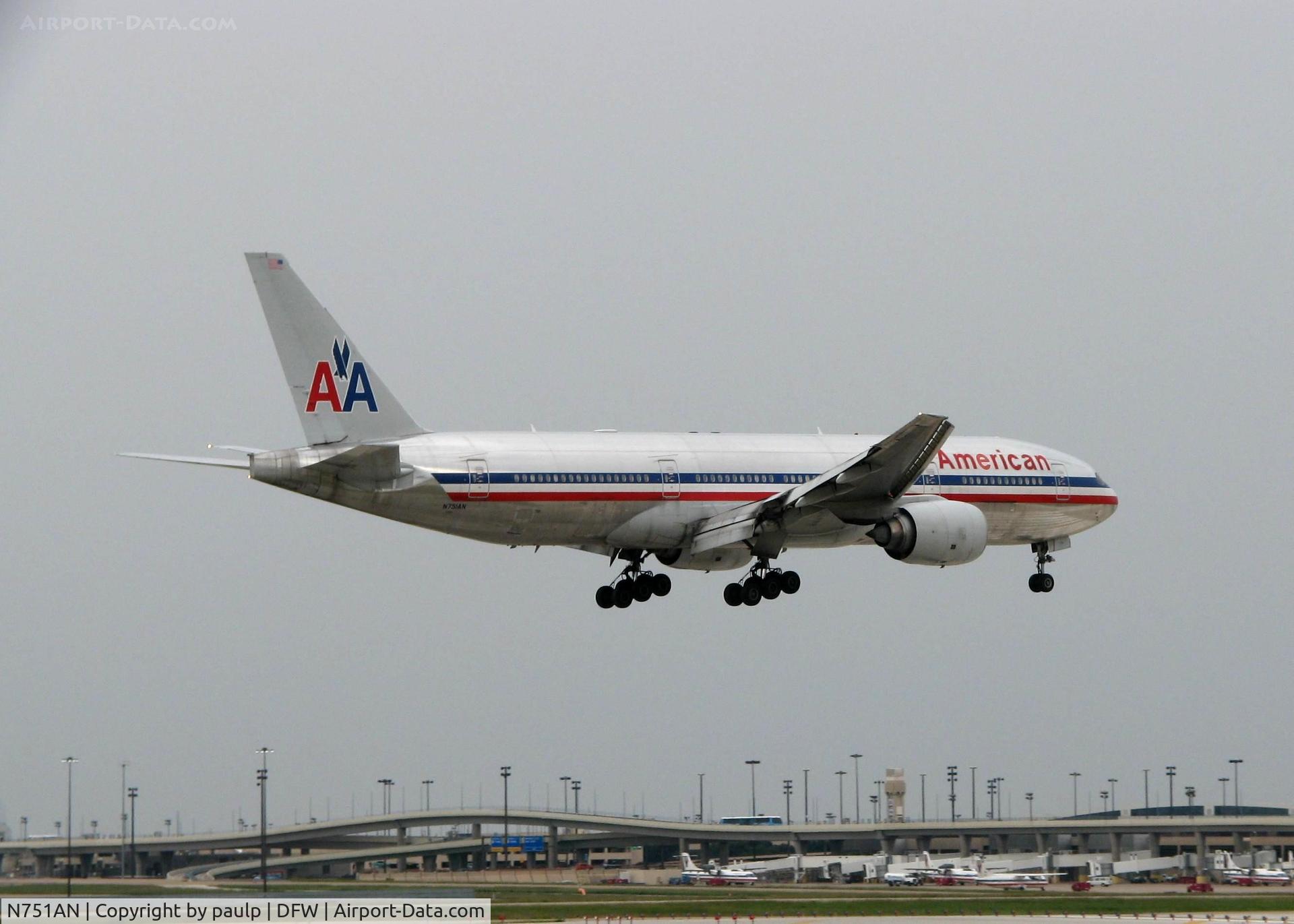 N751AN, 2001 Boeing 777-223 C/N 30798, About to touch down on 18R at DFW. A rainy day on Dallas!