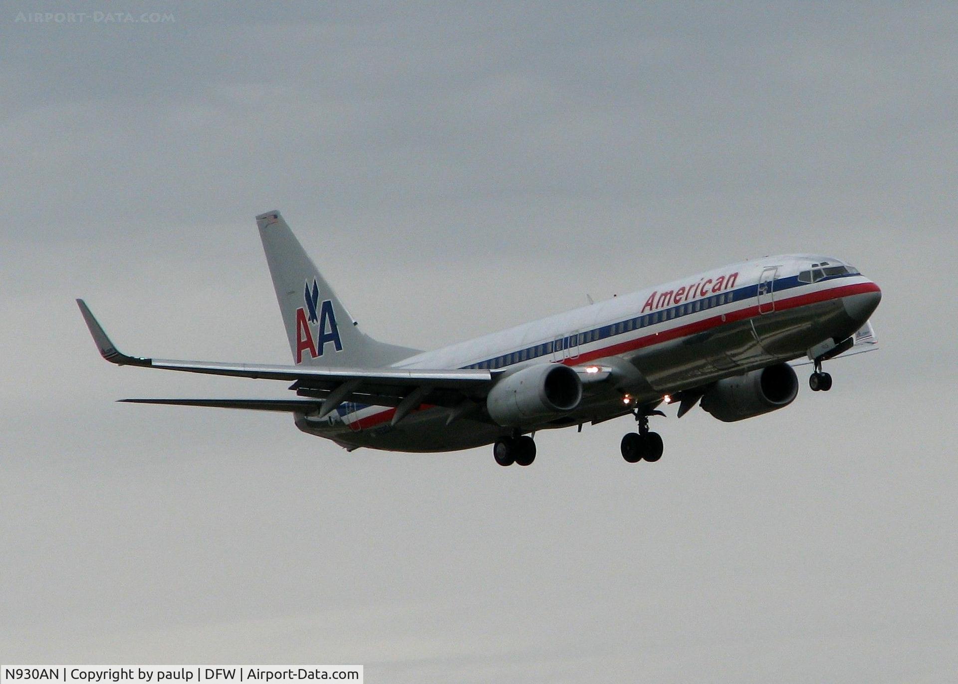 N930AN, 2000 Boeing 737-823 C/N 29529, Landing on 18R at DFW.