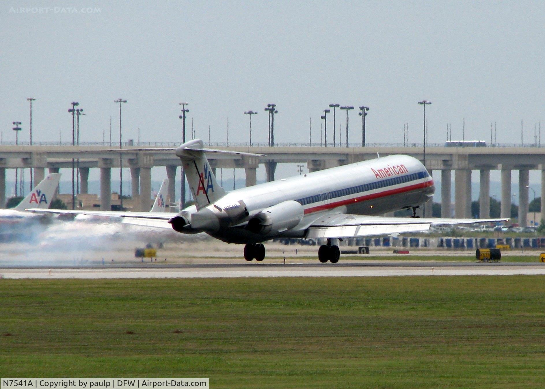 N7541A, 1990 McDonnell Douglas MD-82 (DC-9-82) C/N 49995, Touchdown on 18R at DFW.