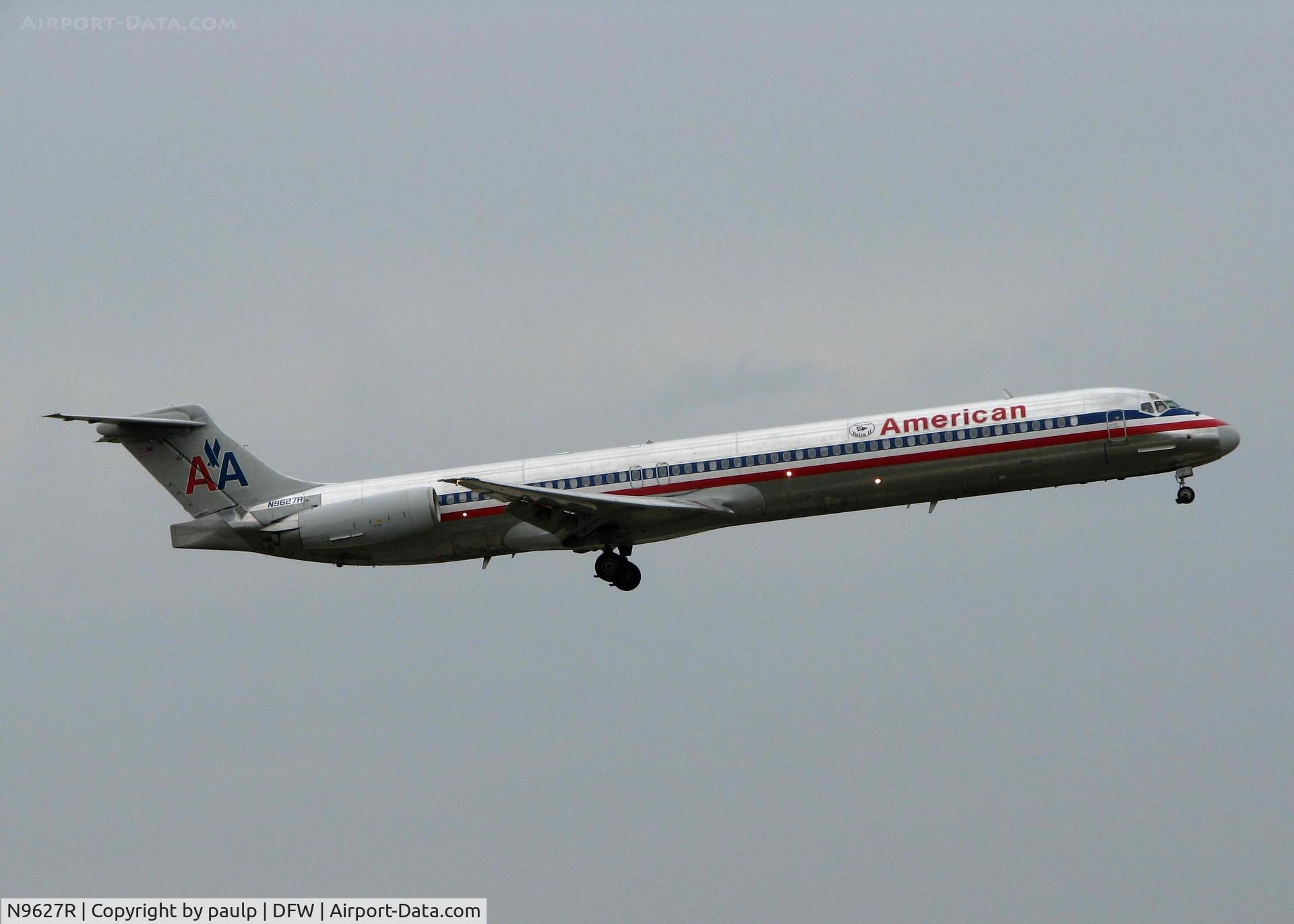 N9627R, 1998 McDonnell Douglas MD-83 (DC-9-83) C/N 53597, Landing on 18R at DFW. Rainy day in Dallas!