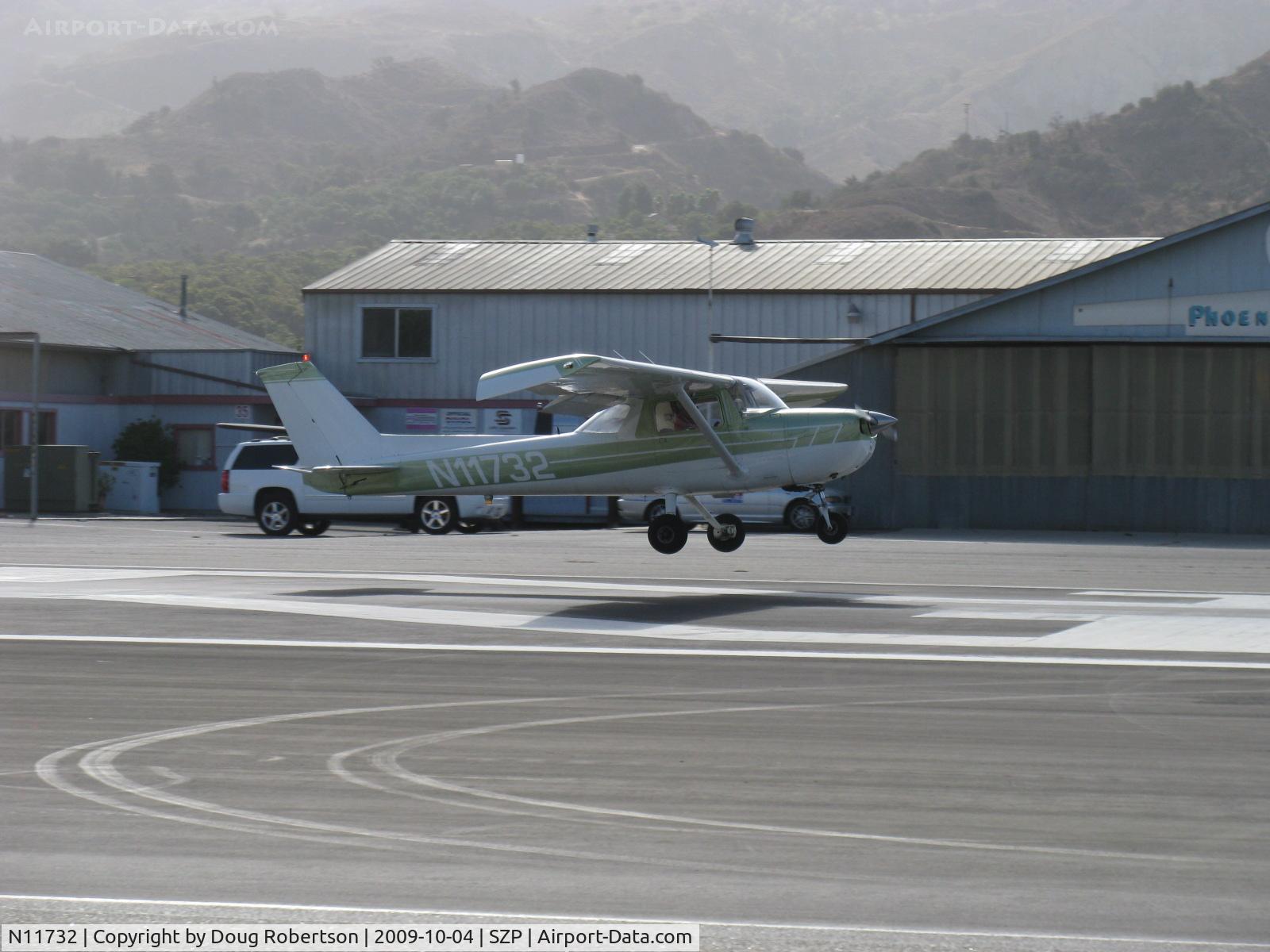 N11732, 1974 Cessna 150L C/N 15075598, 1974 Cessna 150L, Continental O-200 100 Hp, near touchdown Rwy 22