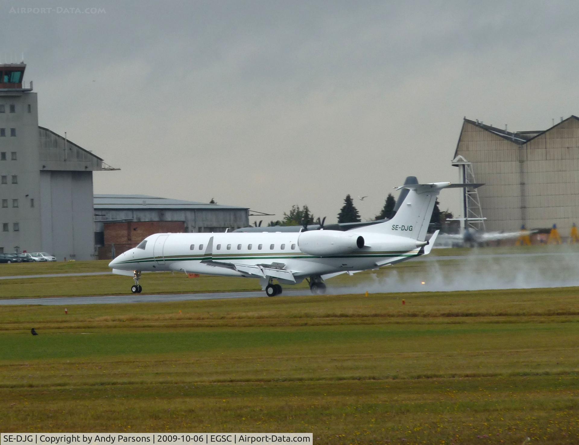 SE-DJG, 2008 Embraer EMB-135BJ Legacy C/N 14501042, Arriving at a wet Cambridge