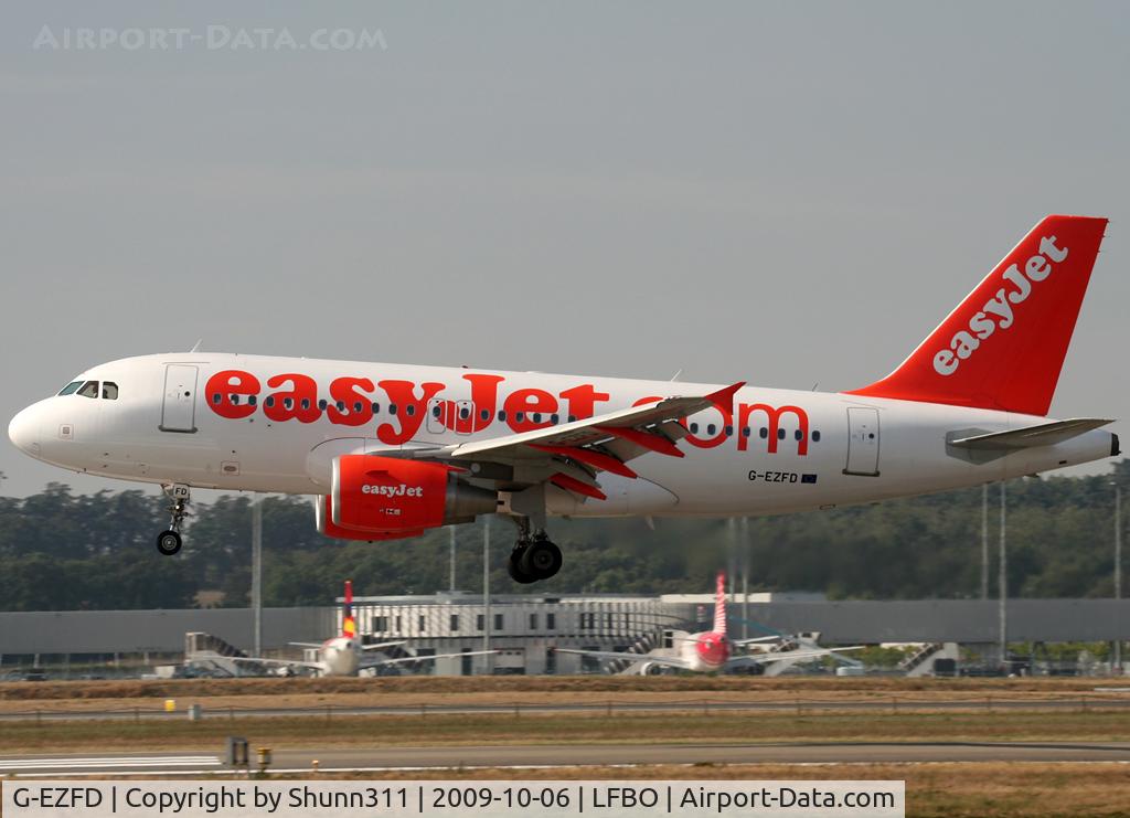 G-EZFD, 2009 Airbus A319-111 C/N 3810, Landing rwy 14L