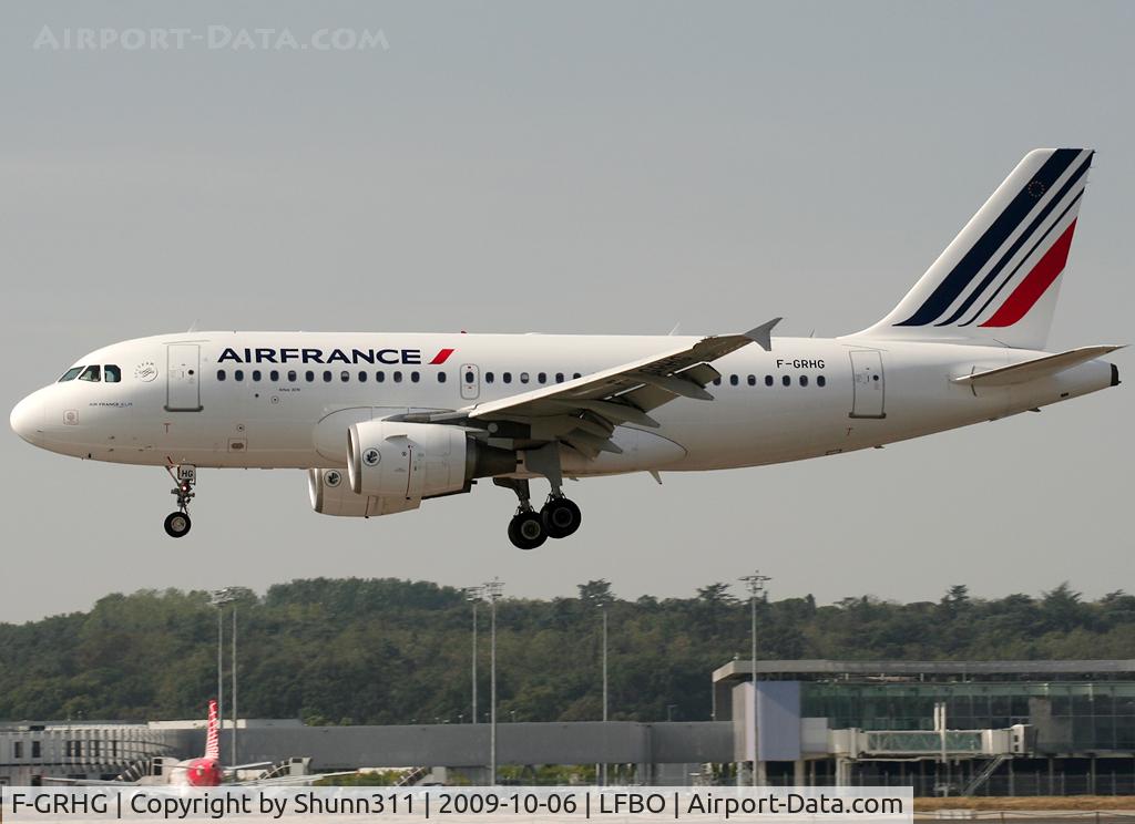 F-GRHG, 1999 Airbus A319-111 C/N 1036, Landing rwy 14L with modified c/s