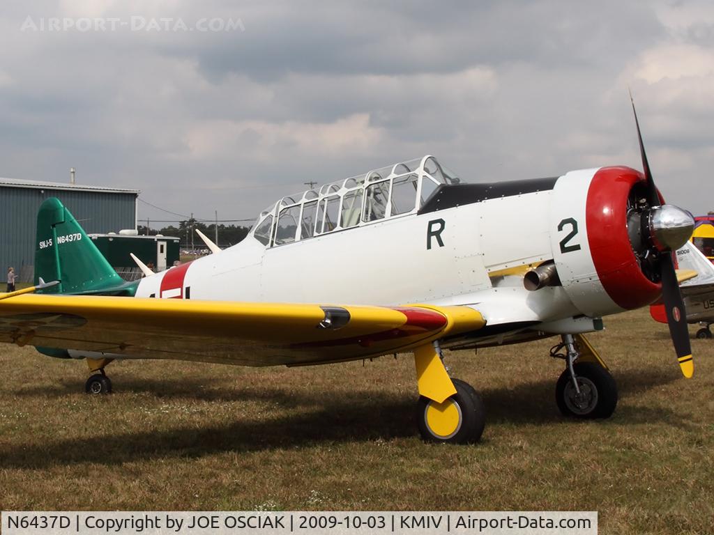 N6437D, North American SNJ-5C (AT-6D) Texan Texan C/N 88-17085, On display at Millville