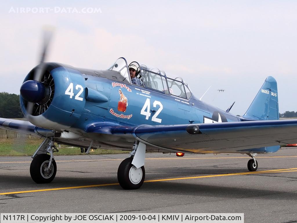 N117R, North American AT-6D Texan C/N 88-17834, Arriving at KMIV
