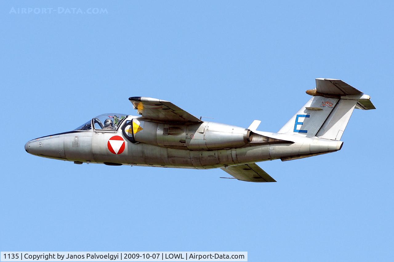 1135, Saab 105OE C/N 105435, Saab 105OE Austrian Airforce after take off in LOWL