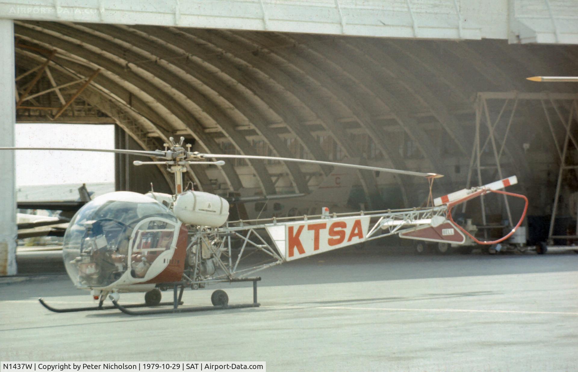N1437W, Bell 47G-4A C/N 7666, Bell 47G-4A of KTSA San Antonio's news/talk station as seen at San Antonio in October 1979.