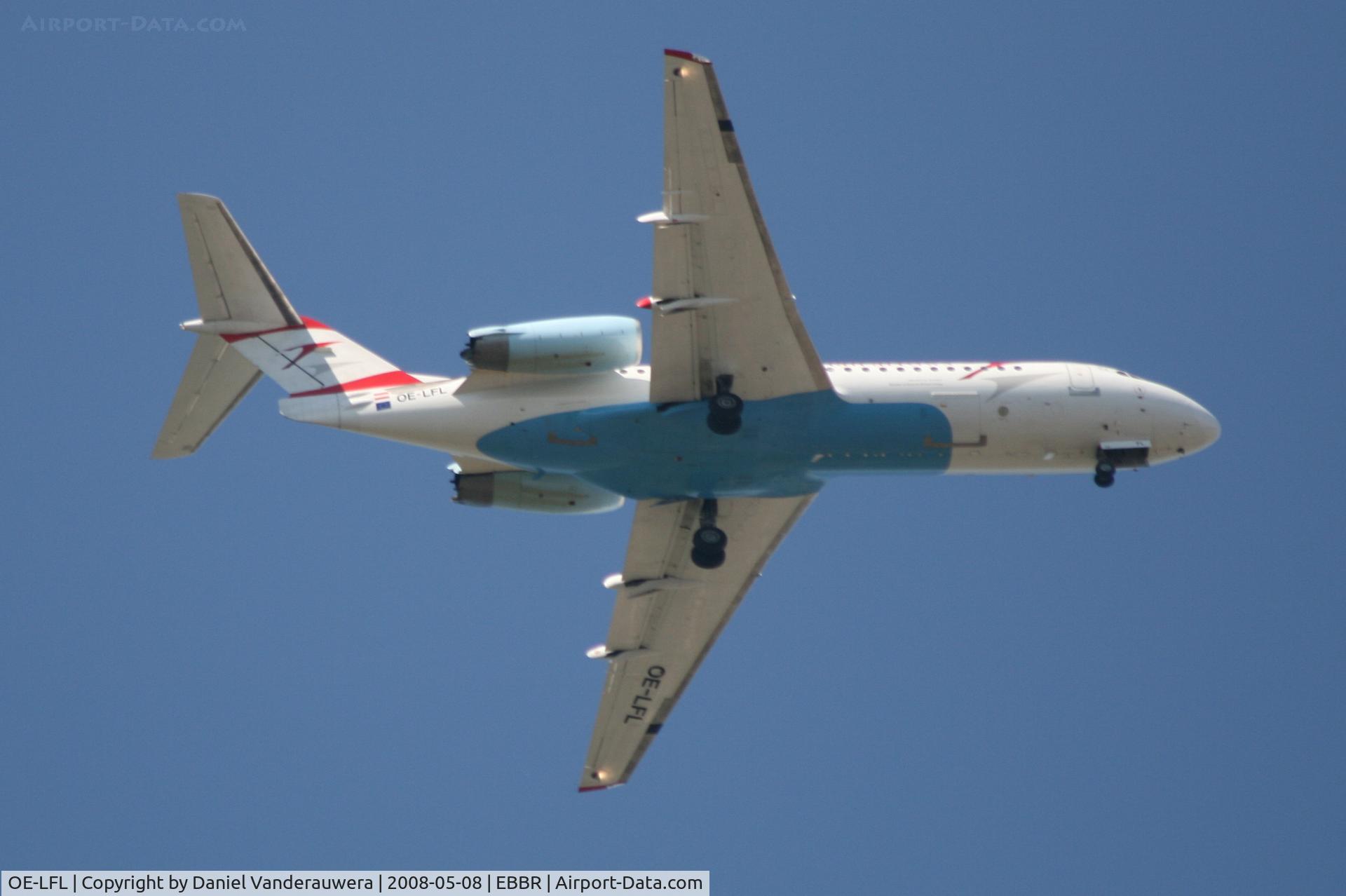 OE-LFL, 1995 Fokker 70 (F-28-0070) C/N 11573, Approach to rwy 07R